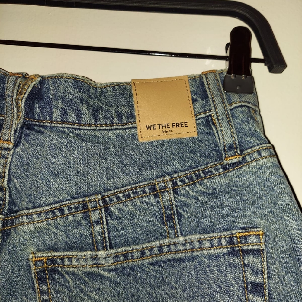 Distress Jeans - Picture 2 of 7
